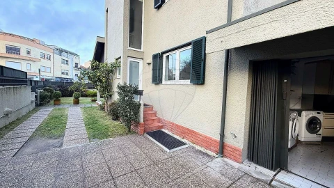 Moradia T4 para Venda em Paranhos