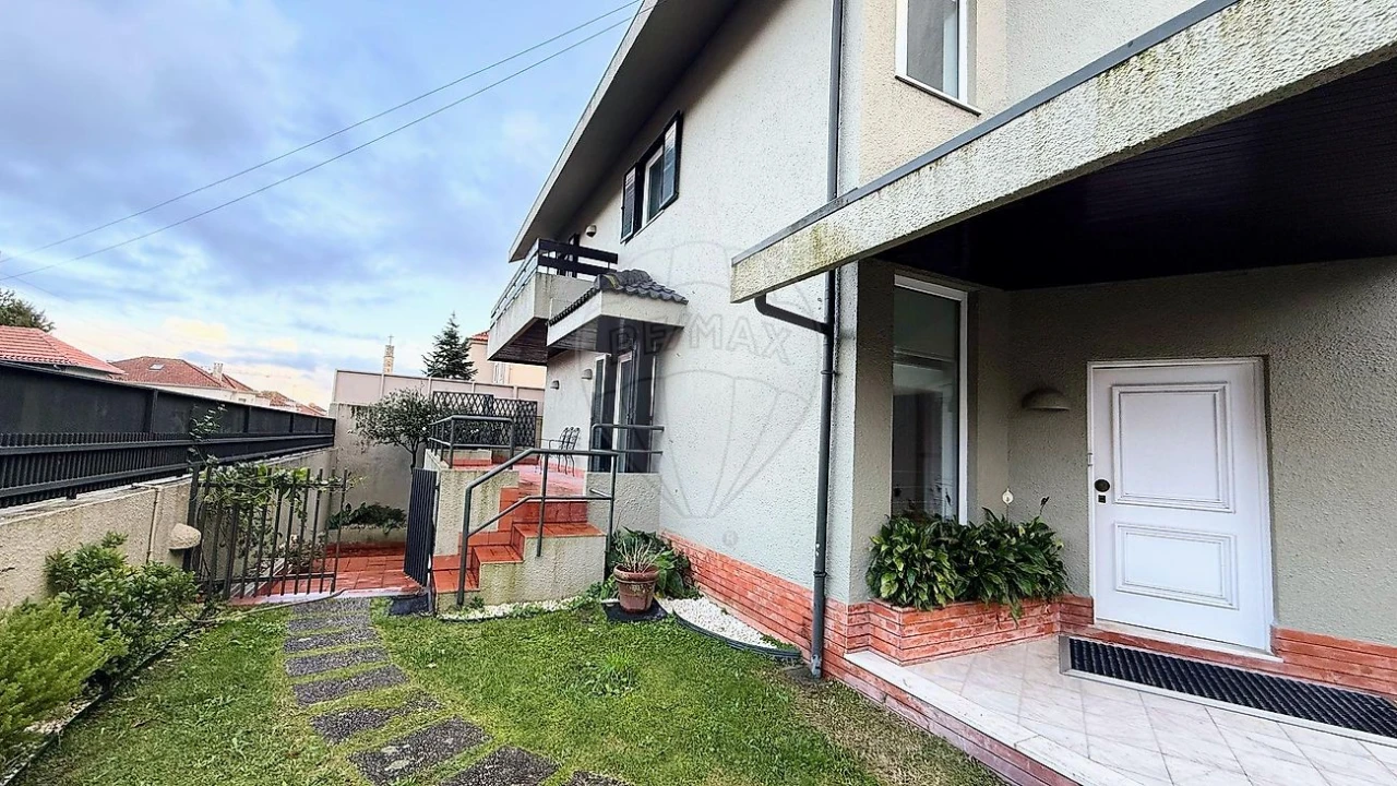 Moradia T4 para Venda em Paranhos Foto 3