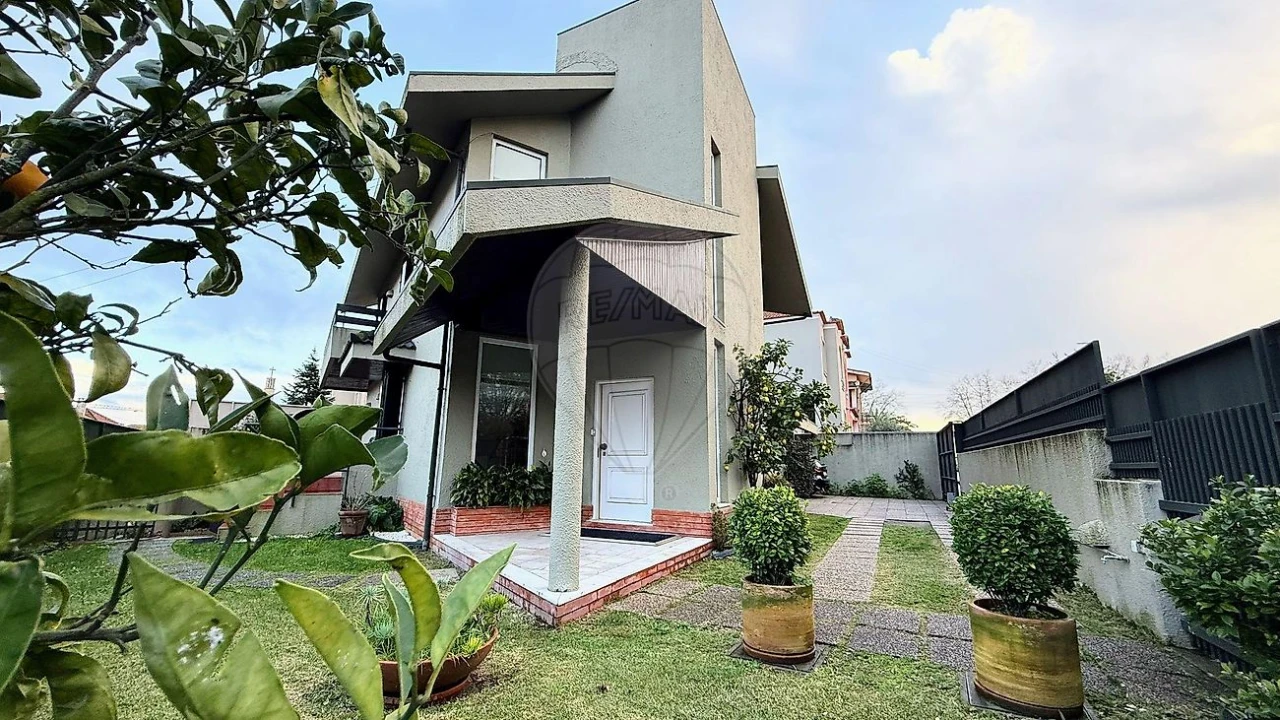 Moradia T4 para Venda em Paranhos Foto 4