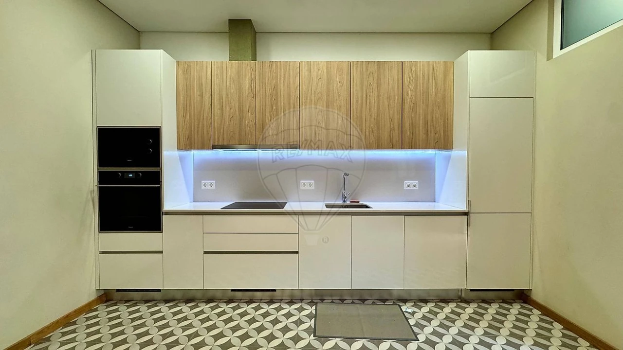 Apartamento T3 para Venda em Aldoar, Foz do Douro e Nevogilde Foto 2