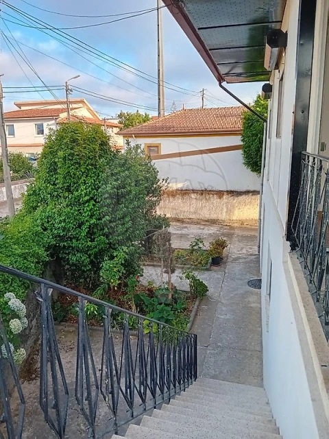 Moradia T3 para Arrendamento em Anta e Guetim