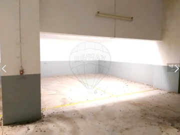 Armazém para Venda em Lagoa e Carvoeiro