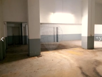 Armazém para Venda em Lagoa e Carvoeiro