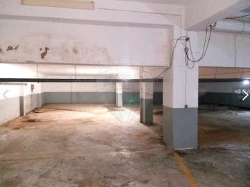 Armazém para Venda em Lagoa e Carvoeiro