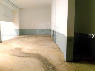 Armazém para Venda em Lagoa e Carvoeiro