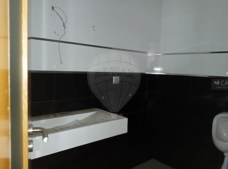Armazém para Venda em Préstimo e Macieira de Alcoba Foto 1