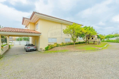 Moradia T4 para Venda em Lordelo