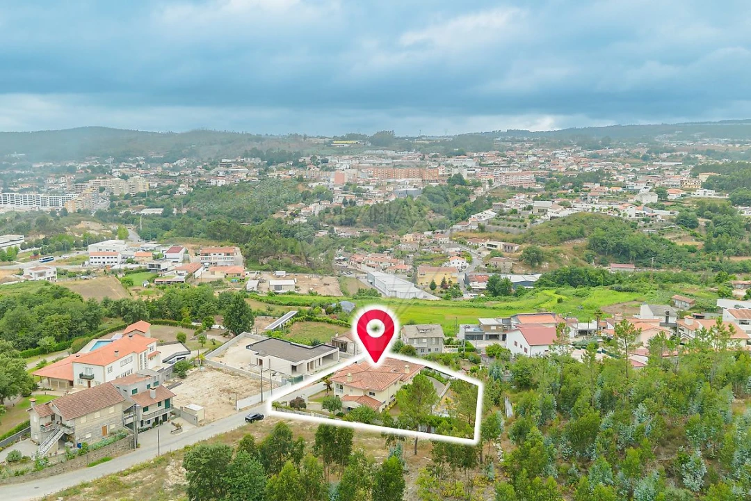 Moradia T4 para Venda em Lordelo Foto 2