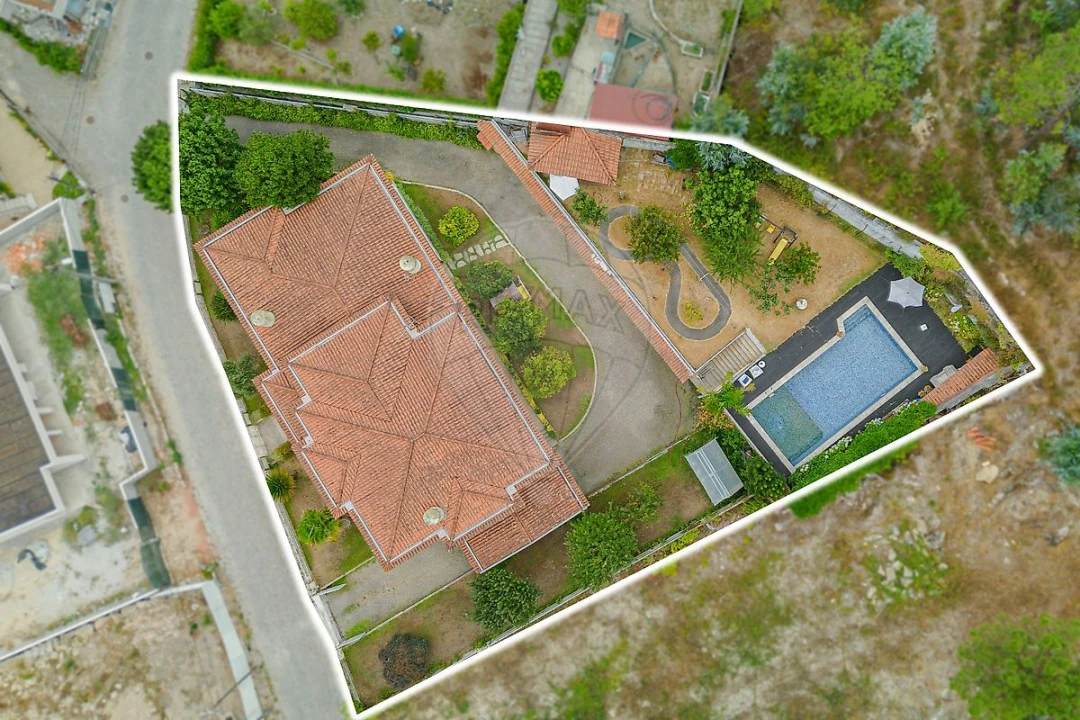 Moradia T4 para Venda em Lordelo Foto 1