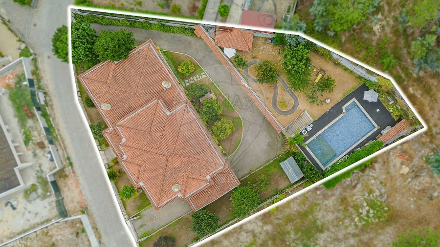Moradia T4 para Venda em Lordelo