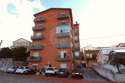 Apartamento T2 para Arrendamento em Santo Antonio dos Olivais