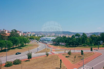 Apartamento T2 para Arrendamento em Santo Antonio dos Olivais