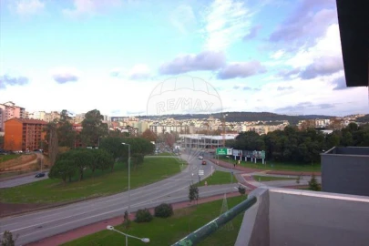Apartamento T2 para Arrendamento em Santo Antonio dos Olivais