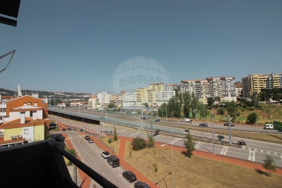 Apartamento T2 para Arrendamento em Santo Antonio dos Olivais