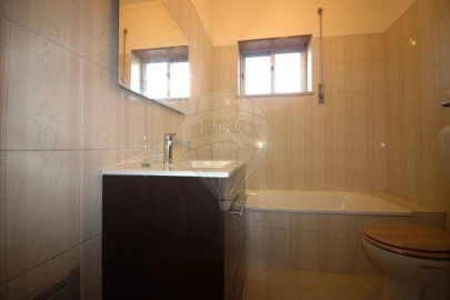 Apartamento T2 para Arrendamento em Santo Antonio dos Olivais