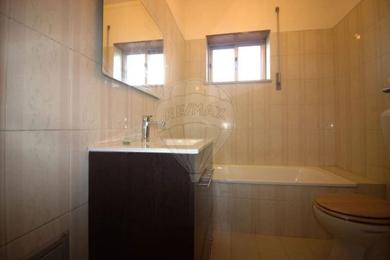 Apartamento T2 para Arrendamento em Santo Antonio dos Olivais Foto 2