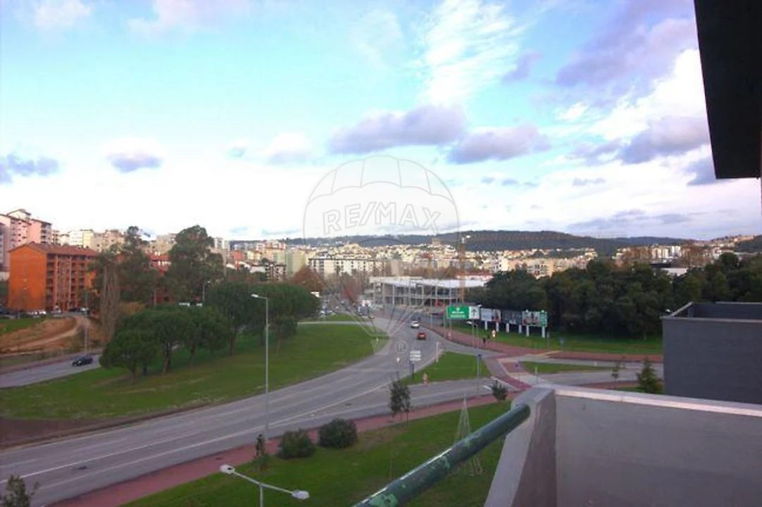 Apartamento T2 para Arrendamento em Santo Antonio dos Olivais Foto 6