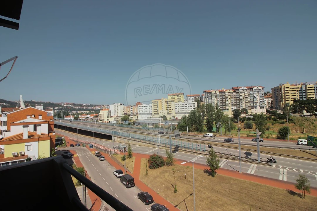 Apartamento T2 para Arrendamento em Santo Antonio dos Olivais Foto 11