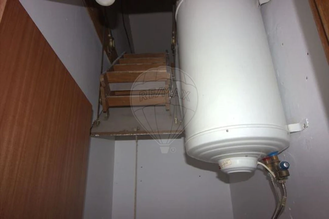 Apartamento T2 para Arrendamento em Santo Antonio dos Olivais Foto 4