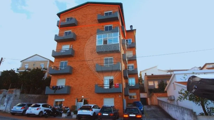 Apartamento T2 para Arrendamento em Santo Antonio dos Olivais