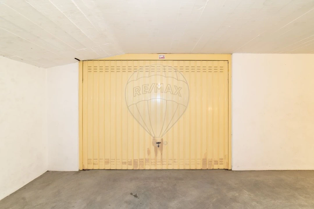 Apartamento T5 para Arrendamento em Santo Antonio dos Olivais Foto 6
