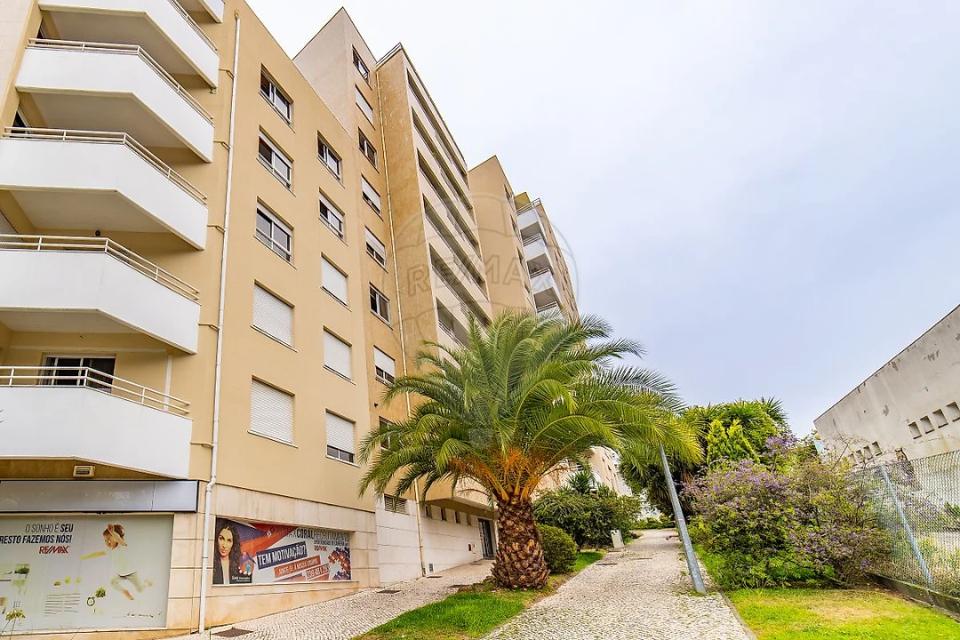 Apartamento T5 para Arrendamento em Santo Antonio dos Olivais Foto 8