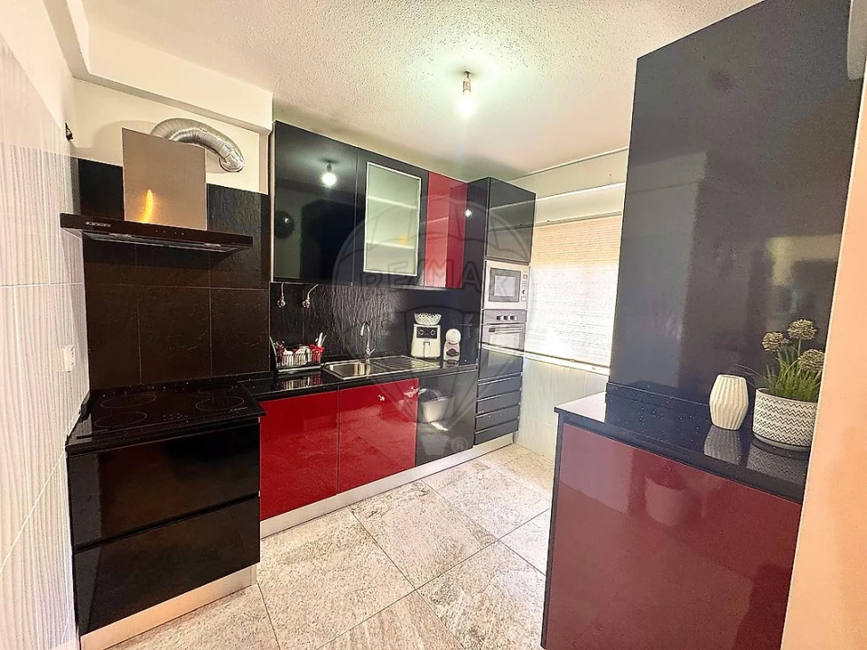 Apartamento T2 para Venda em Rio de Mouro Foto 5