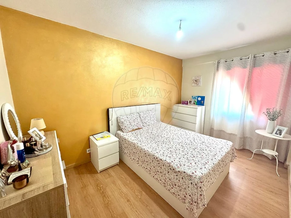 Apartamento T2 para Venda em Rio de Mouro Foto 7