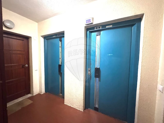 Apartamento T2 para Venda em Rio de Mouro Foto 4
