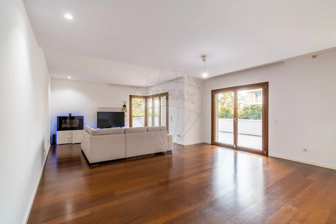 Apartamento T3 para Arrendamento em Moscavide e Portela Foto 12