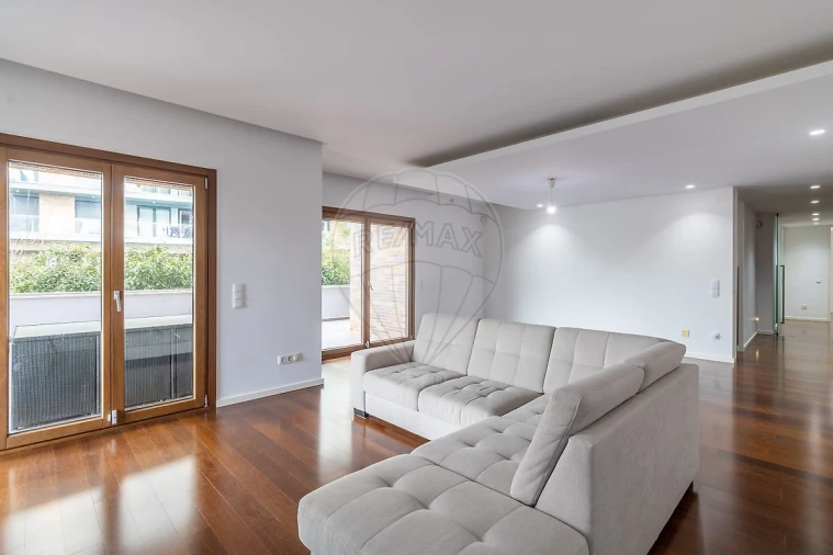 Apartamento T3 para Arrendamento em Moscavide e Portela Foto 18