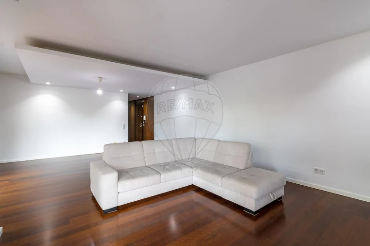 Apartamento T3 para Arrendamento em Moscavide e Portela Foto 16