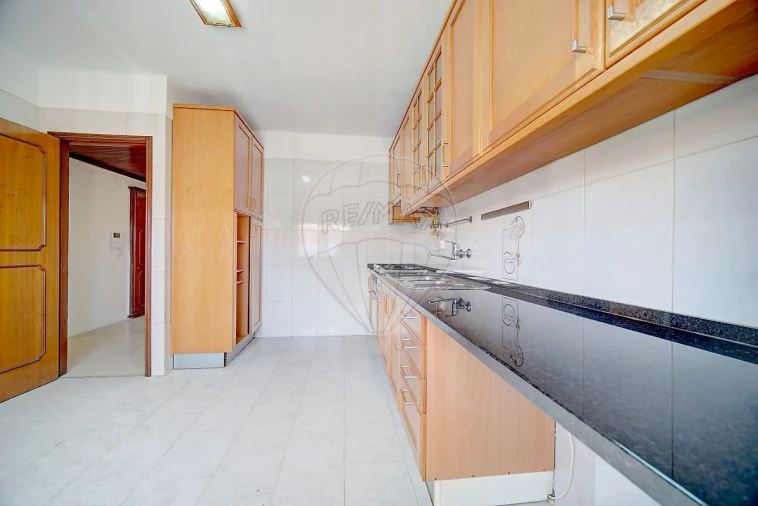 Apartamento T3 para Venda em Rio de Mouro Foto 17