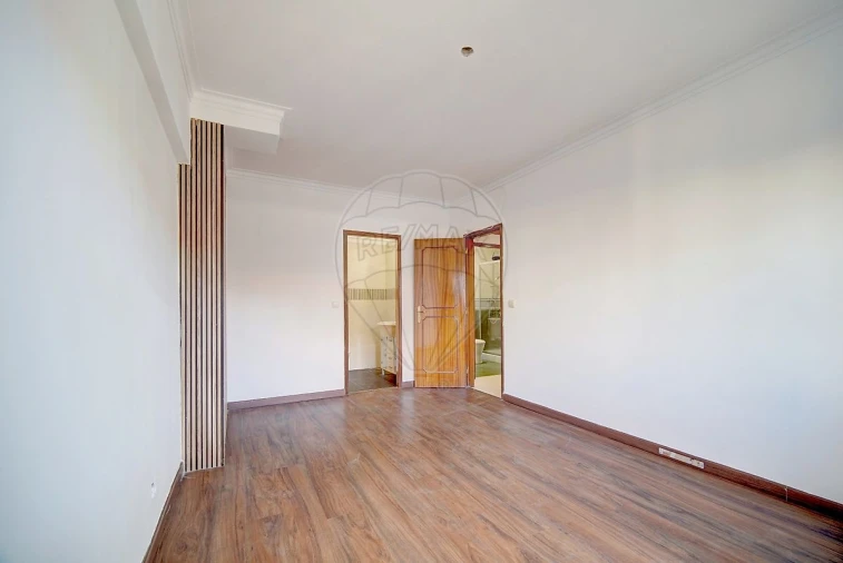 Apartamento T3 para Venda em Rio de Mouro Foto 26