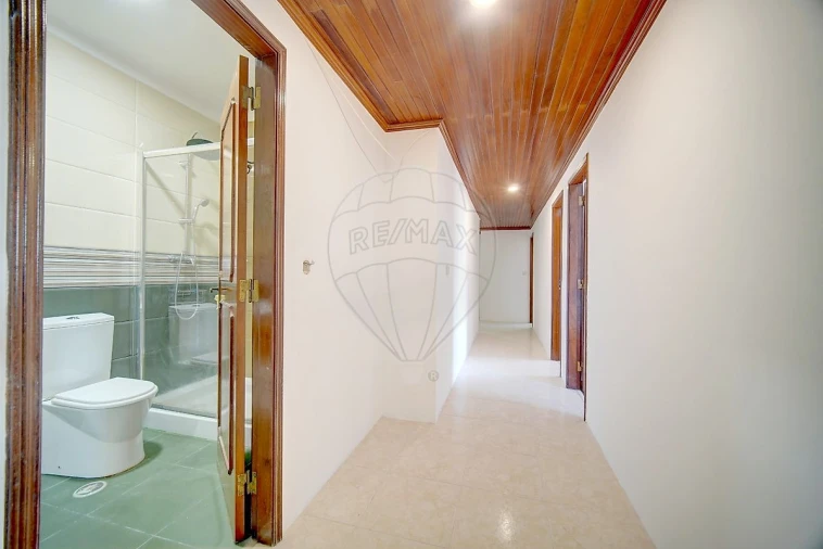 Apartamento T3 para Venda em Rio de Mouro Foto 19