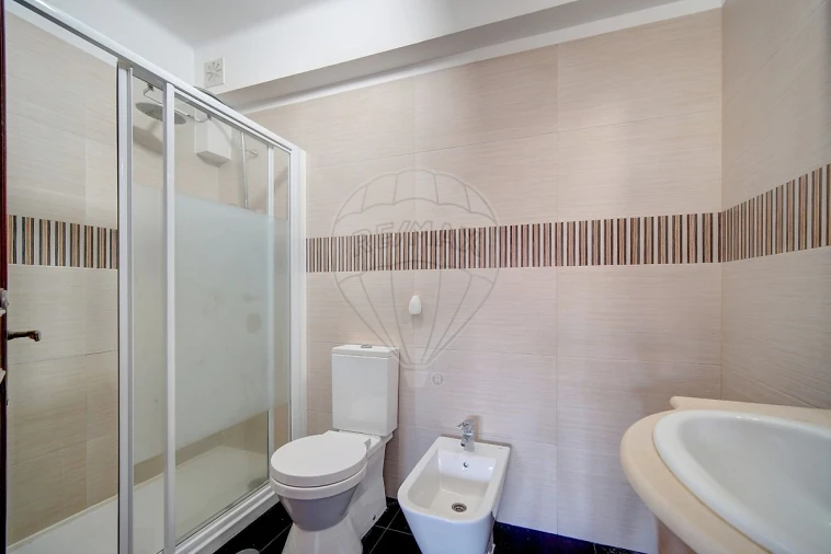 Apartamento T3 para Venda em Rio de Mouro Foto 28