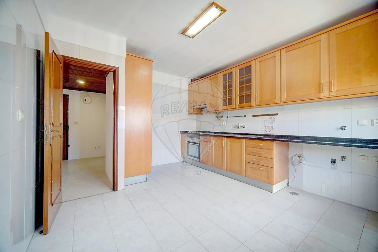 Apartamento T3 para Venda em Rio de Mouro Foto 16