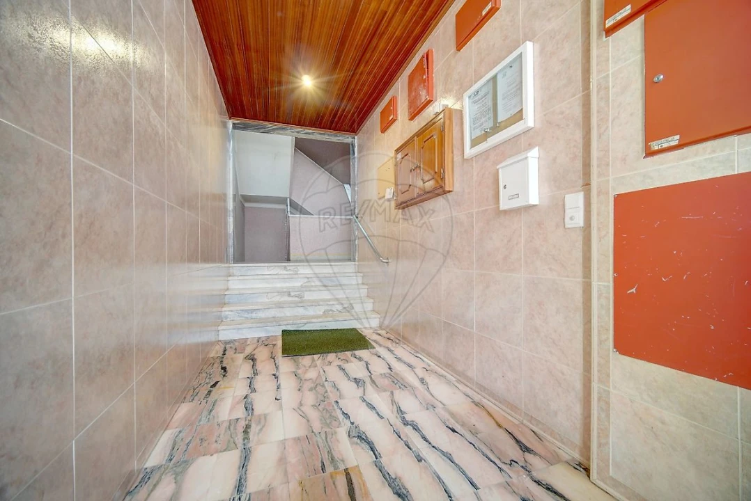Apartamento T3 para Venda em Rio de Mouro Foto 9