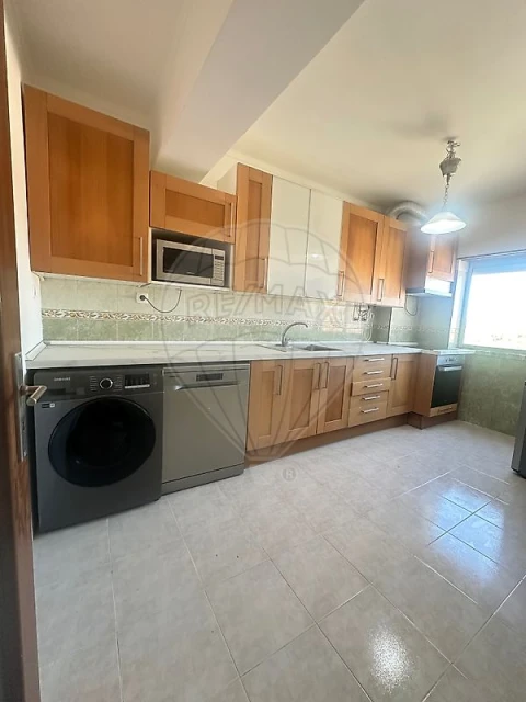 Apartamento T2 para Arrendamento em Charneca de Caparica e Sobreda