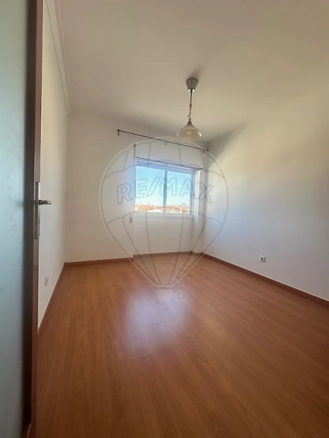 Apartamento T2 para Arrendamento em Charneca de Caparica e Sobreda