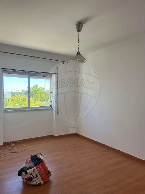 Apartamento T2 para Arrendamento em Charneca de Caparica e Sobreda