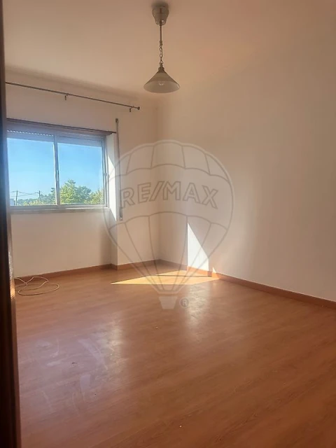 Apartamento T2 para Arrendamento em Charneca de Caparica e Sobreda
