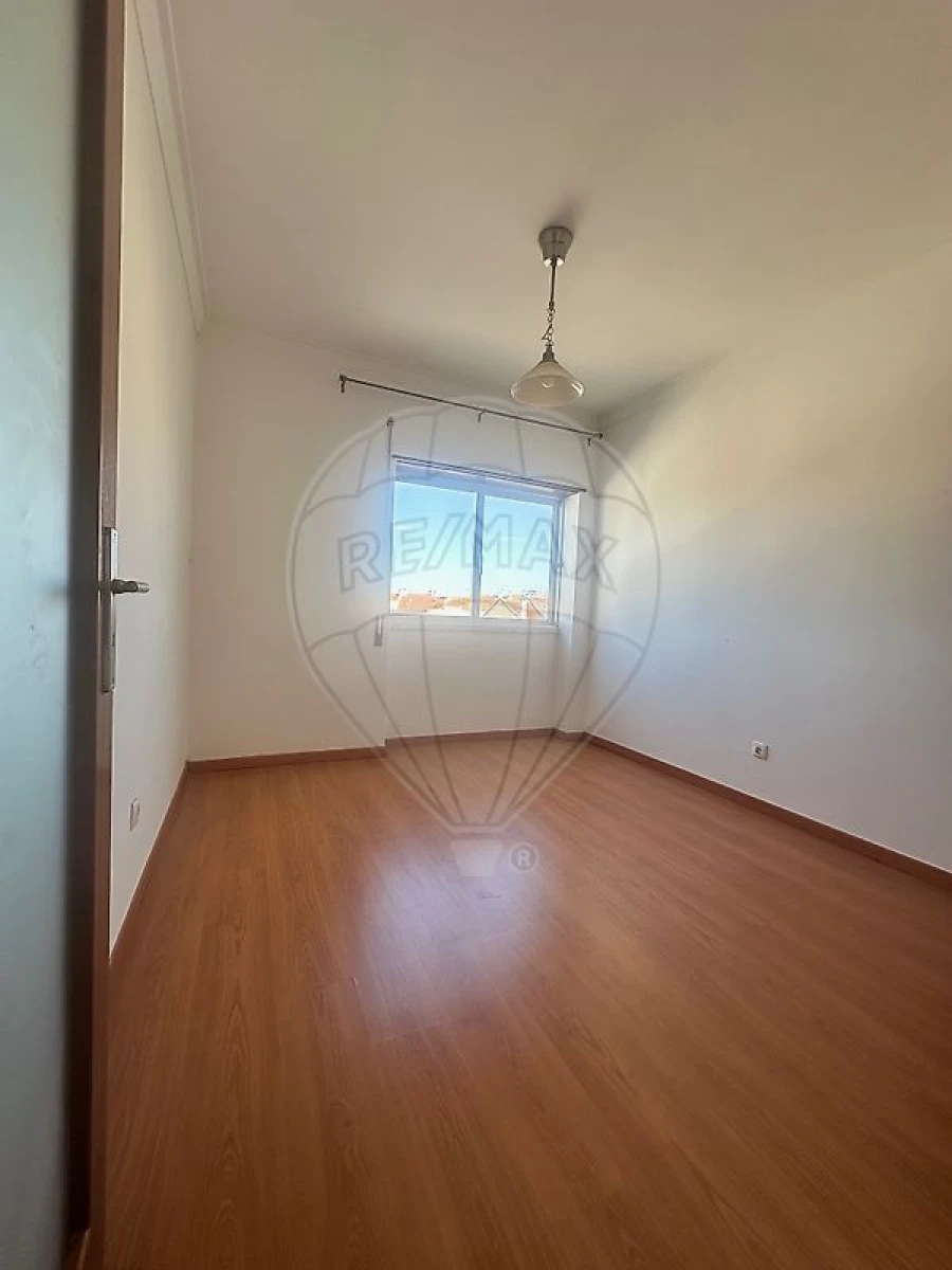 Apartamento T2 para Arrendamento em Charneca de Caparica e Sobreda Foto 4