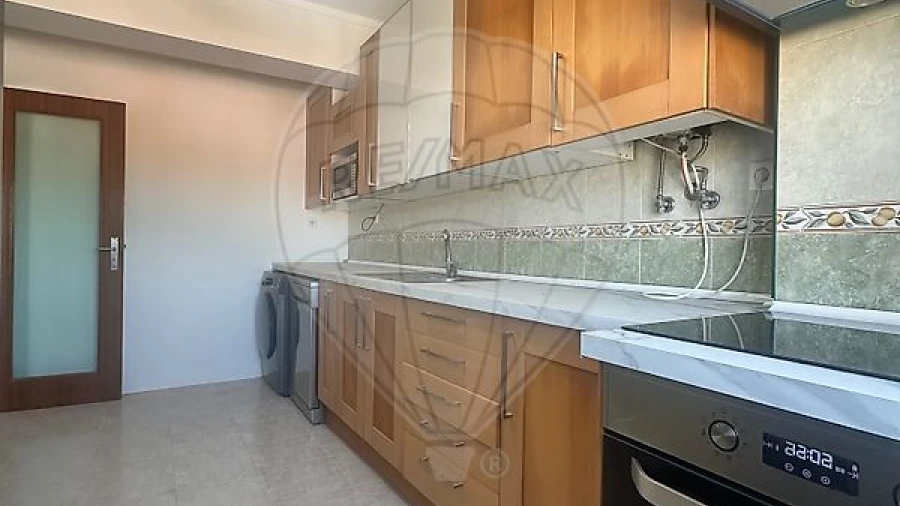 Apartamento T2 para Arrendamento em Charneca de Caparica e Sobreda