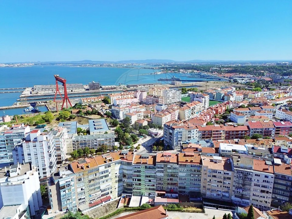 Moradia T3 para Venda em Almada, Cova da Piedade, Pragal e Cacilhas Foto 28