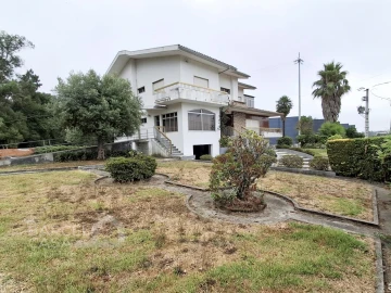 Moradia T5 para Venda em Roriz