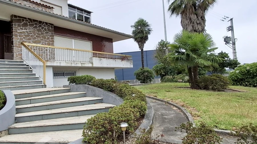Moradia T5 para Venda em Lijo