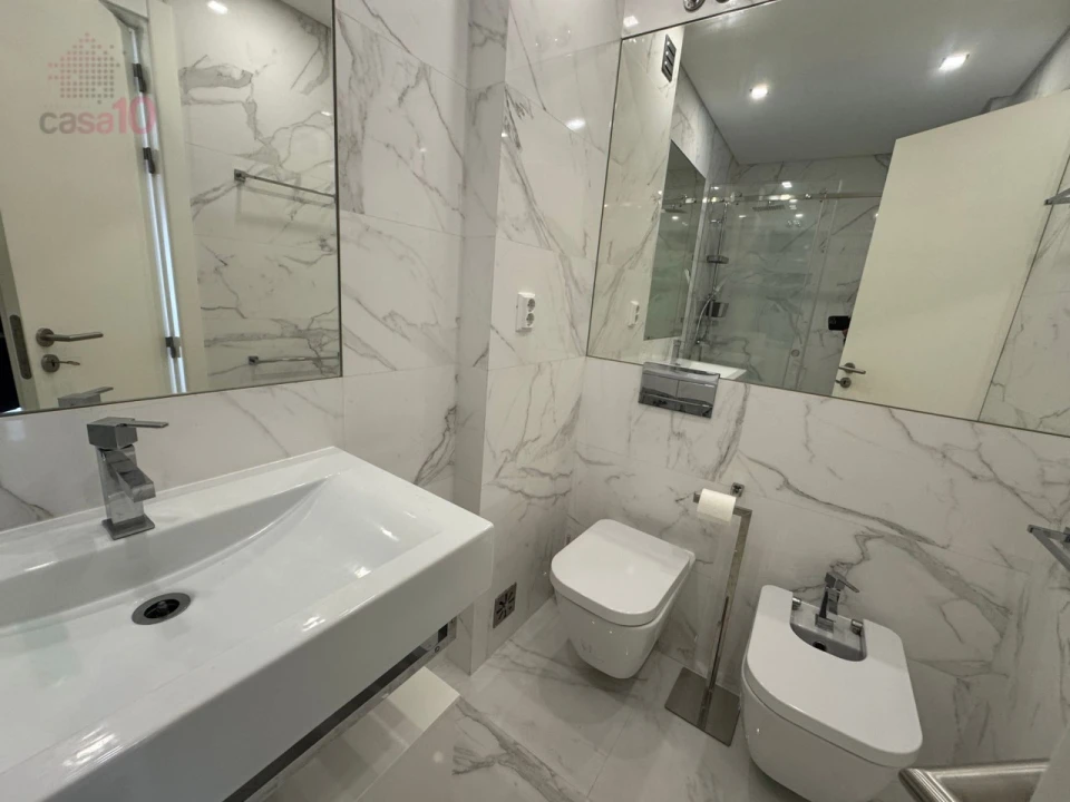 Apartamento T3 para Venda em Carcavelos e Parede Foto 17