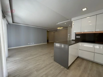 Apartamento T3 para Venda em Carcavelos e Parede