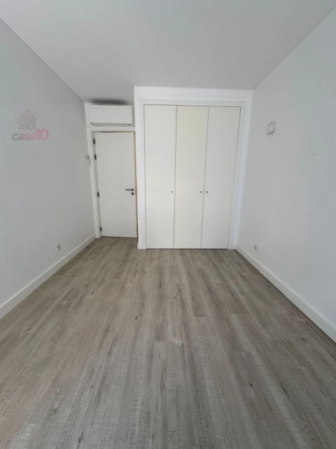 Apartamento T3 para Venda em Carcavelos e Parede
